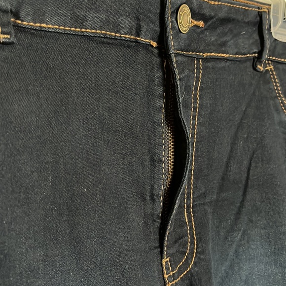 NWT ladies Bermuda jean shorts plus size - Picture 4 of 7